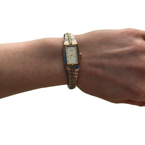 Armitron Accessories - Vintage Armitron Two toned women’s watch new battery stretchy band
